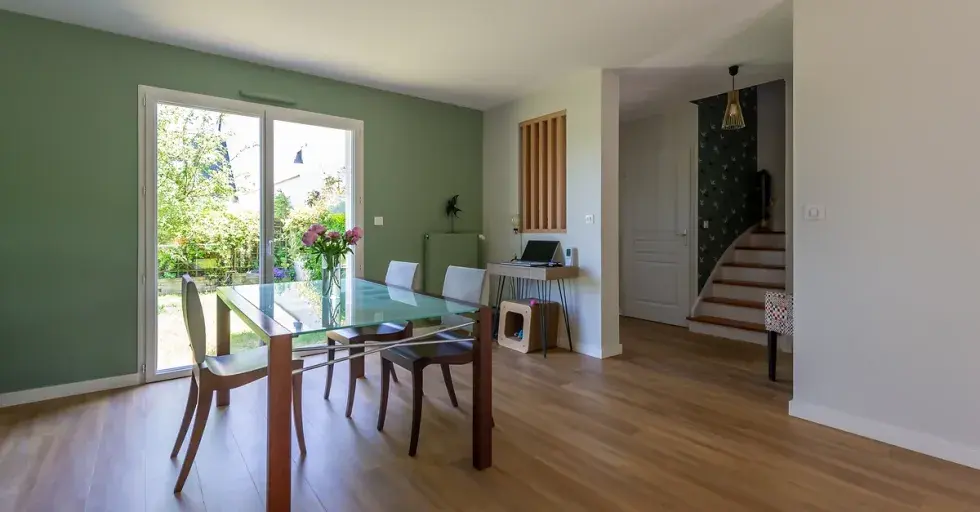 renovation-interieure-maison-piece-de-vie-porte-fenetre-vue-partielle-entree-saint-herblain