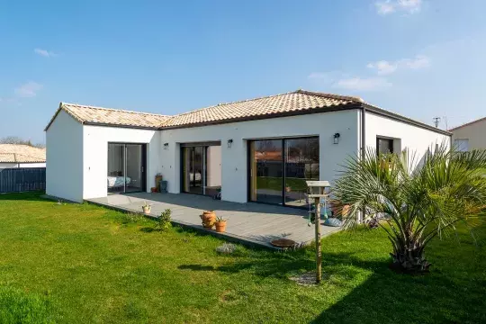 arriere-maison-brique-plain-pied-saint-mars-de-coutais