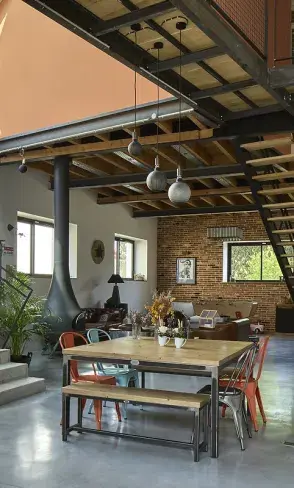 renovation rehabilitation complete garage vue piece de vie style loft industriel