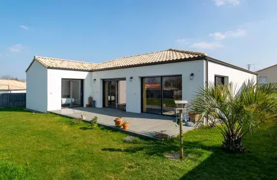 arriere-maison-brique-plain-pied-saint-mars-de-coutais