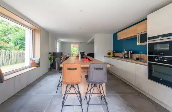 cuisine-rangement-sur-mesure-renovation-interieure-chaumes-en-retz