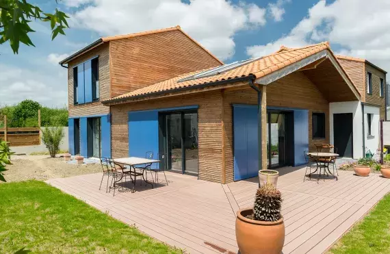 vue-ensemble-maison-ossature-bardage-bois-reze