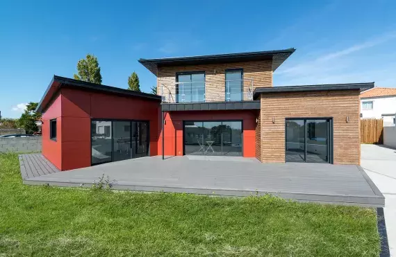 vue-facade-maison-haut-de-gamme-ossature-bois-la-bernerie-en-retz