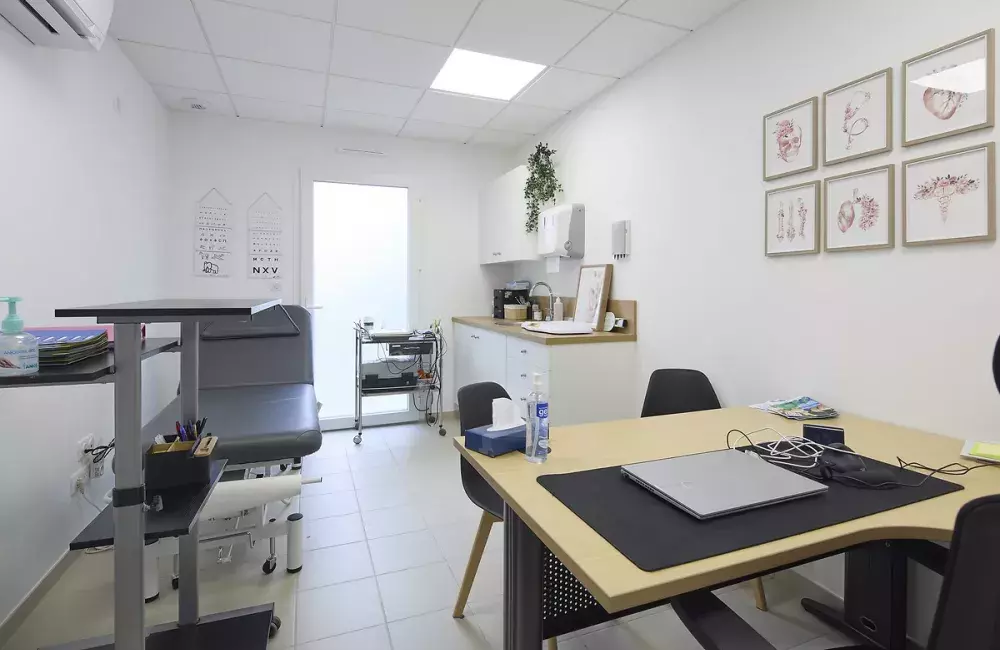 vue-interieure-cabinet-medical-brique-saint-philbert-de-grand-lieu
