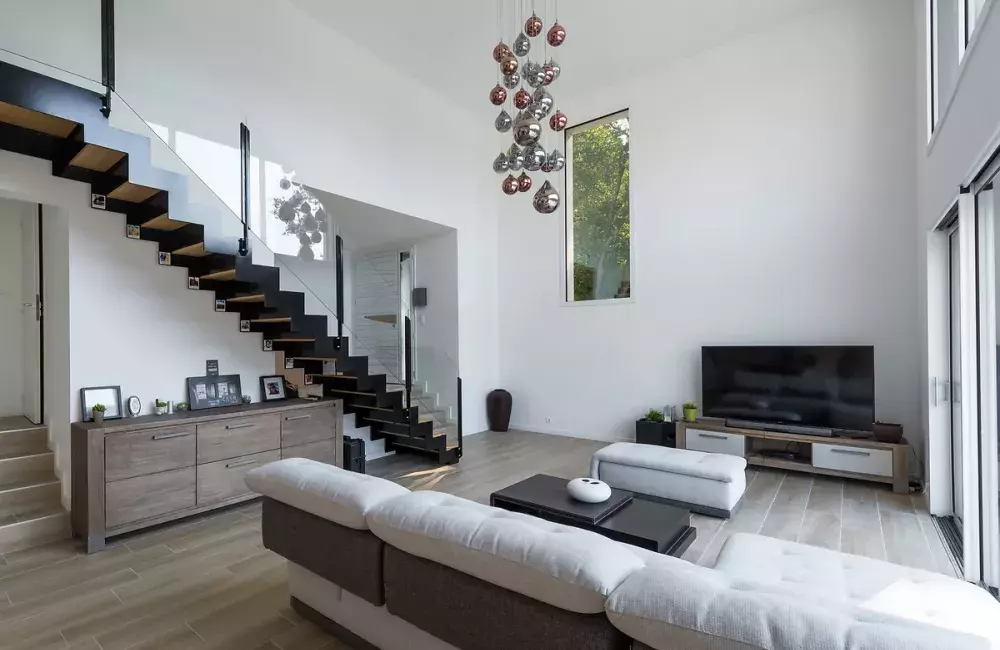 grande-piece-vie-hauteur-plafond-maison-contemporaine-etage-vertou