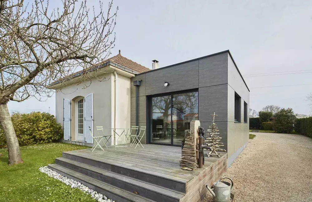 vue-ensemble-extension-ossature-bardage-bois-composite-terrasse-bouguenais