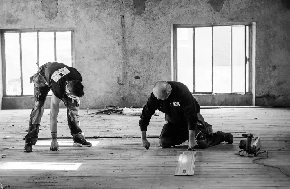 salaries-travail-renovation-parquet-projet-renovation-nantes