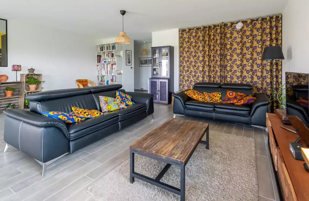 salon-salle-a-manger-maison-brique-plain-pied-saint-mars-de-coutais