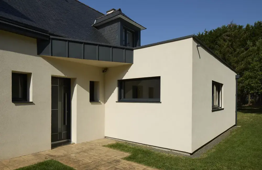 renovation-energetique-agrandissement-isolation-exterieure-vue-entree-maison-pornichet