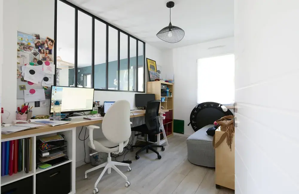 maison-sur-mesure-brique-bureau-verriere-atelier-salon