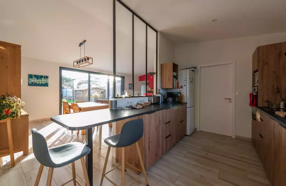 cuisine-verriere-atelier-maison-sur-mesure-bois-saint-michel