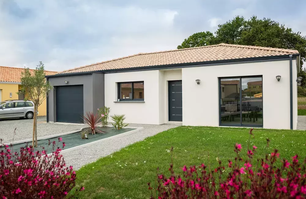 vue-cote-maison-initiale-plain-pied-garage-saint-pere-en-retz