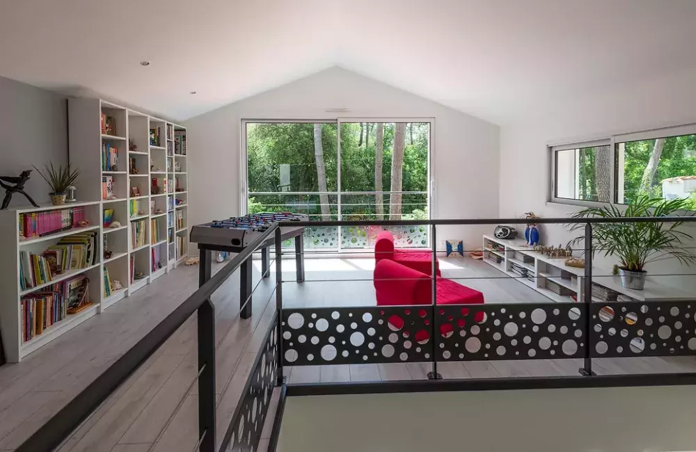 espace-detente-bibliotheque-surelevation-ossature-bois-saint-brevin-les-pins