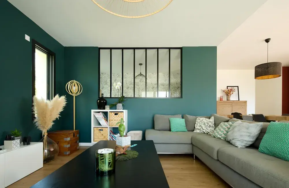maison-sur-mesure-brique-vue-salon-verriere-atelier
