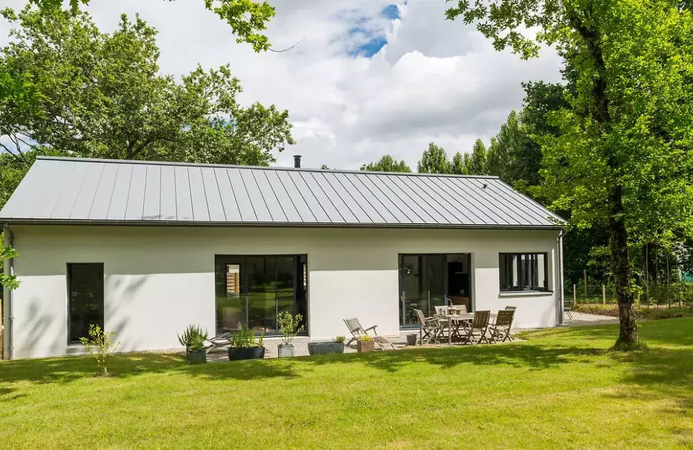 vue-face-maison-maçonee-toit-double-pente-zinc-saint-aignan-de-grand-lieu