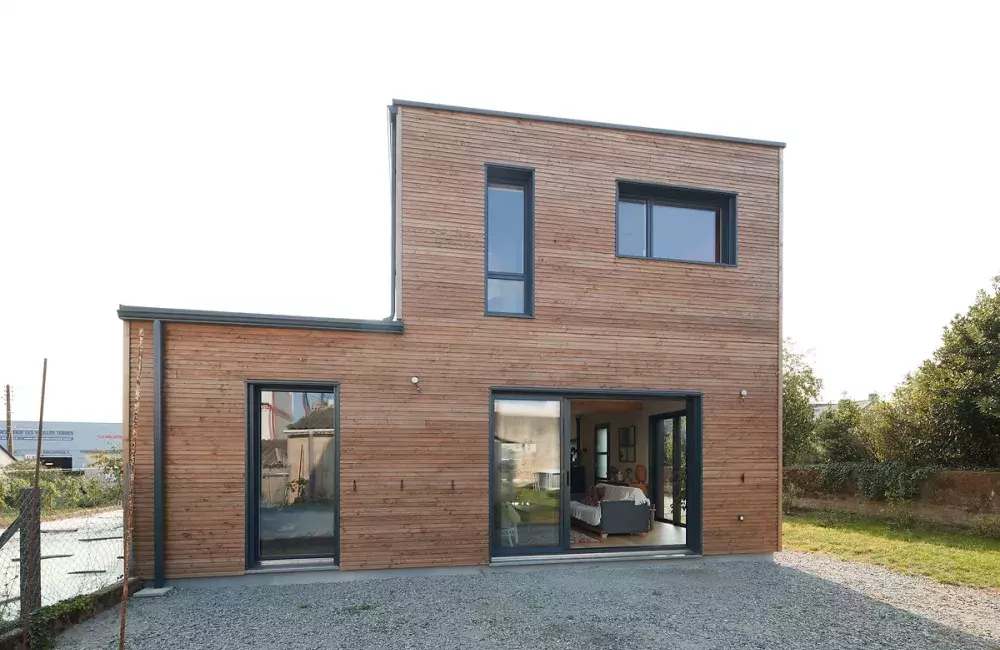 vue-ensemble-maison-etage-bois-coueron
