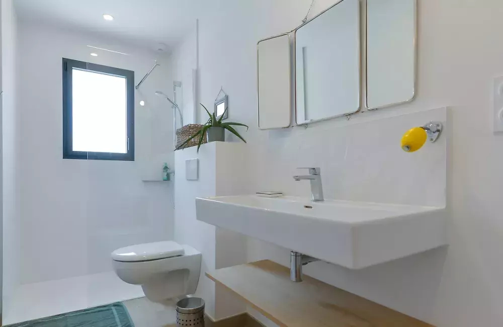 salle d eau avec douche italienne maison sur-mesure brique saint-michel-chef-chef