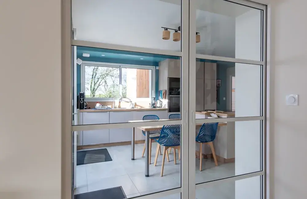porte verriere dans salon extension en ossature bois saint pere en retz