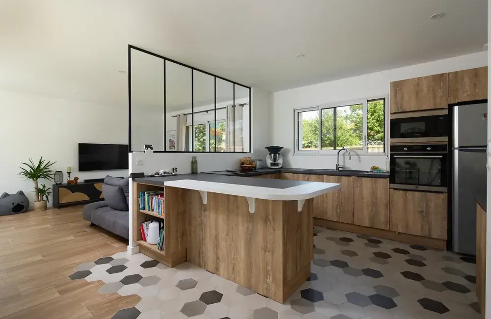 maison initiale brique cuisine ouverte verriere atelier donnant sur piece de vie le bignon