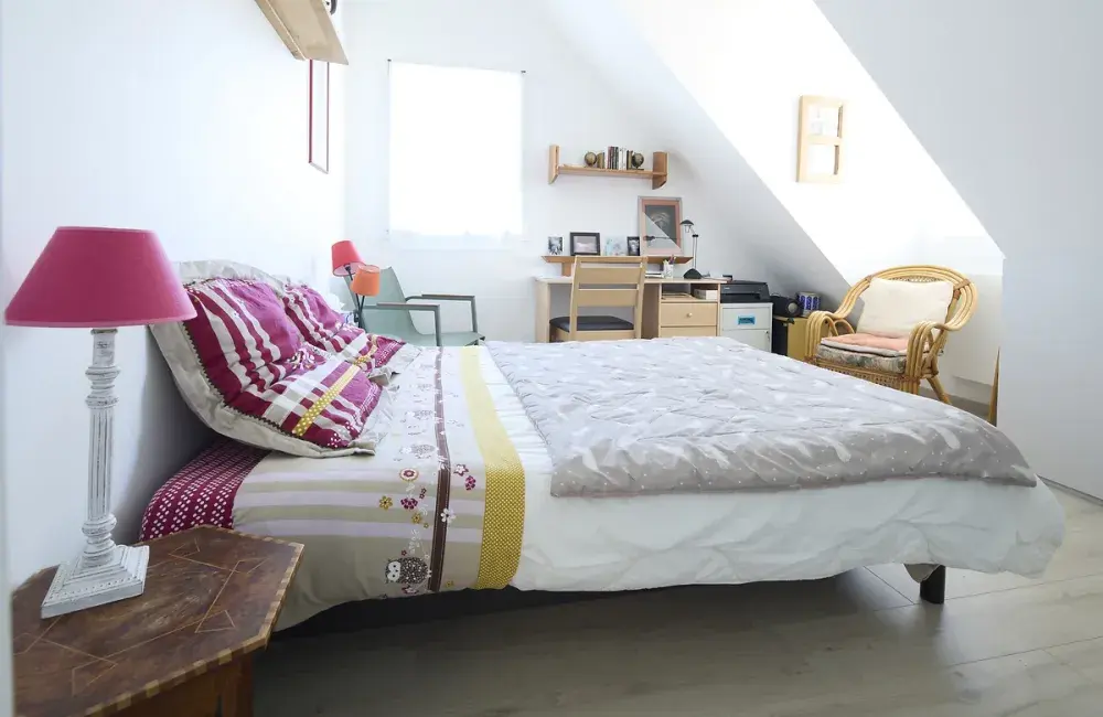 chambre mansarde fenetre maison sur-mesure bois etage la turballe
